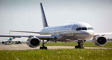 united airlines plane on runway 